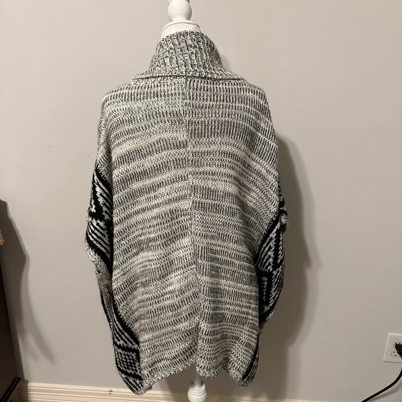Alya Poncho Sweater Medium Super Soft Cowl Neck Poncho Lagenlook Cottagecore - Picture 2 of 8